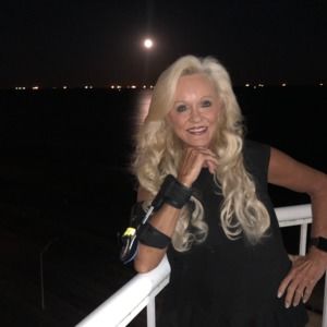 Meet your Posher, Neecie